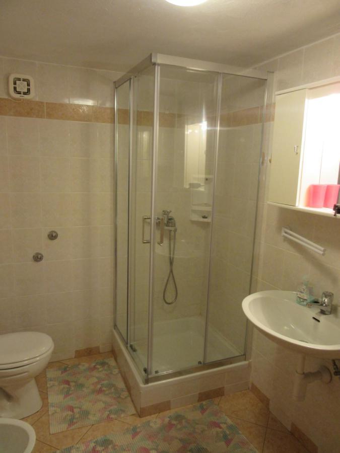 Apartmani Gracijela Karlobag Exterior photo