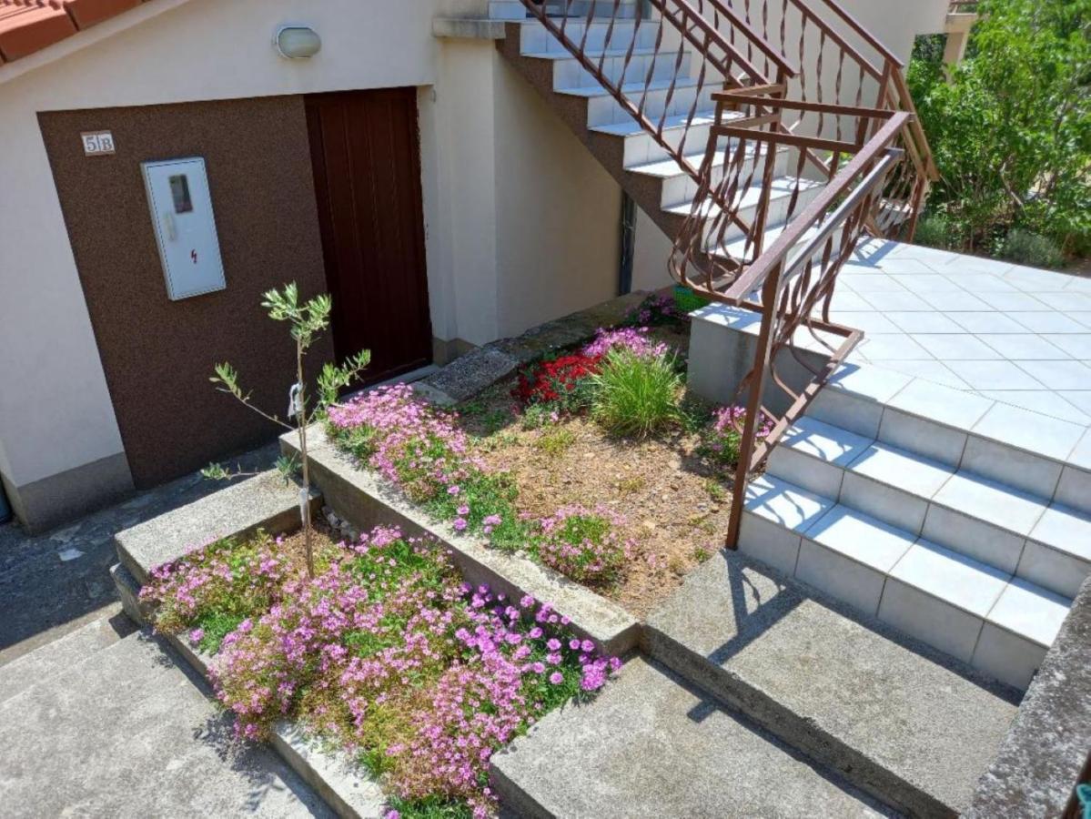 Apartmani Gracijela Karlobag Exterior photo