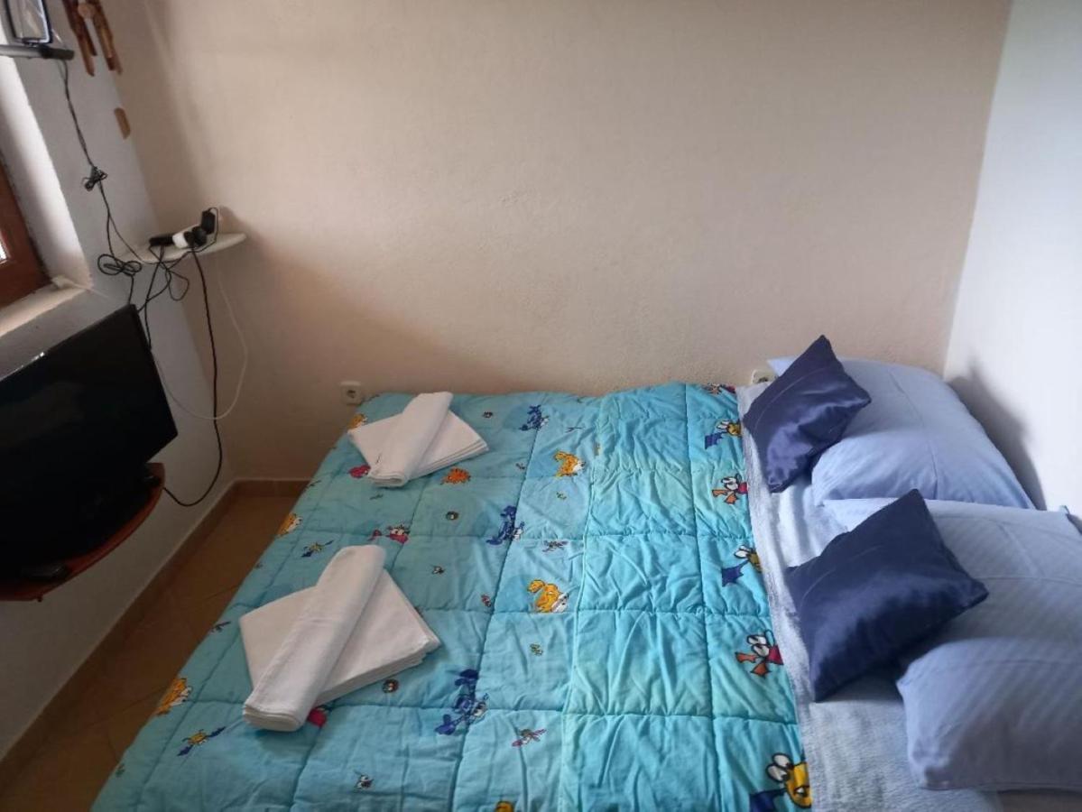 Apartmani Gracijela Karlobag Exterior photo