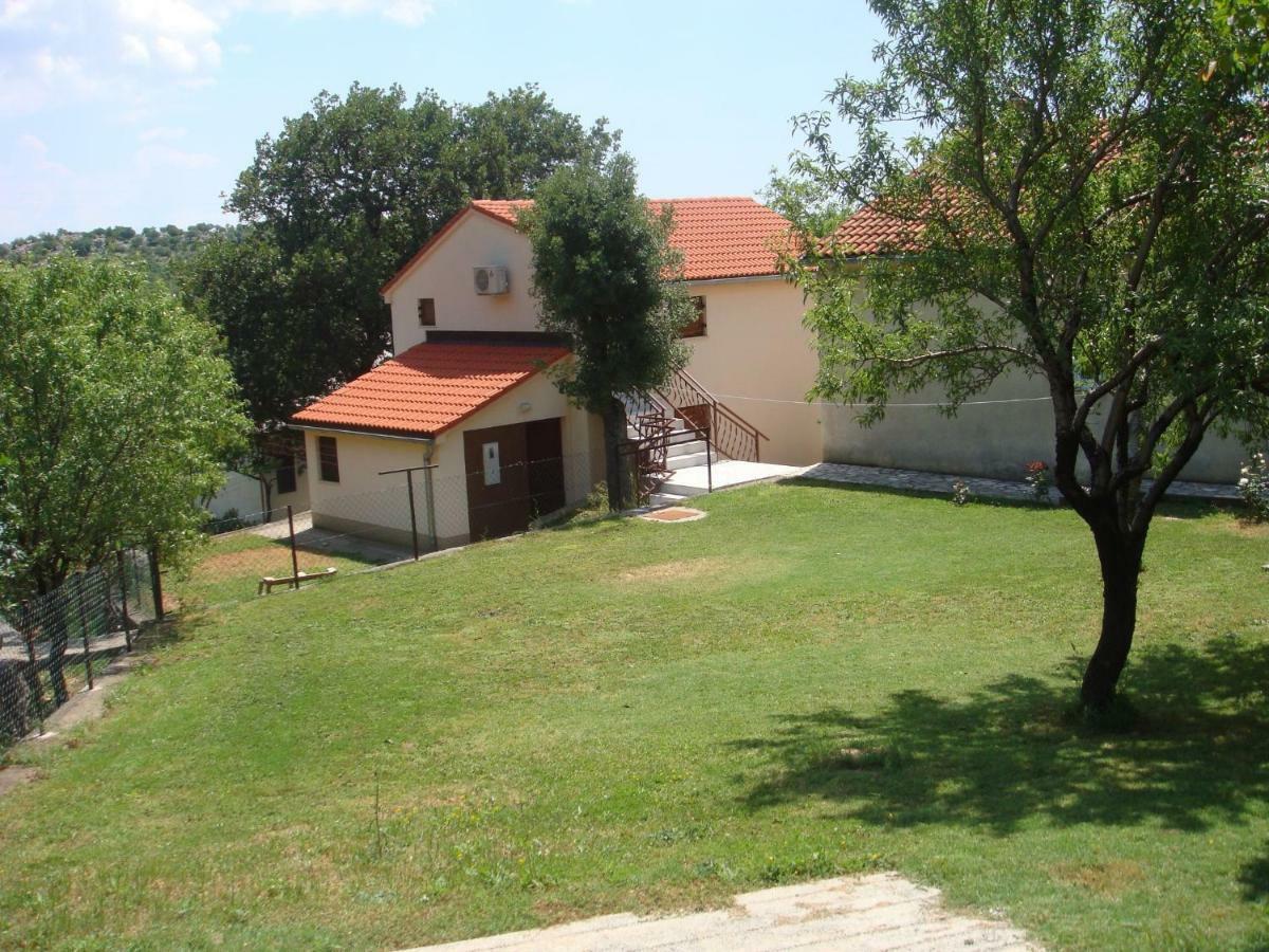 Apartmani Gracijela Karlobag Exterior photo
