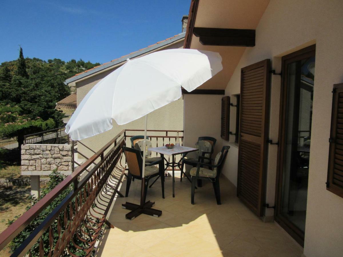 Apartmani Gracijela Karlobag Exterior photo