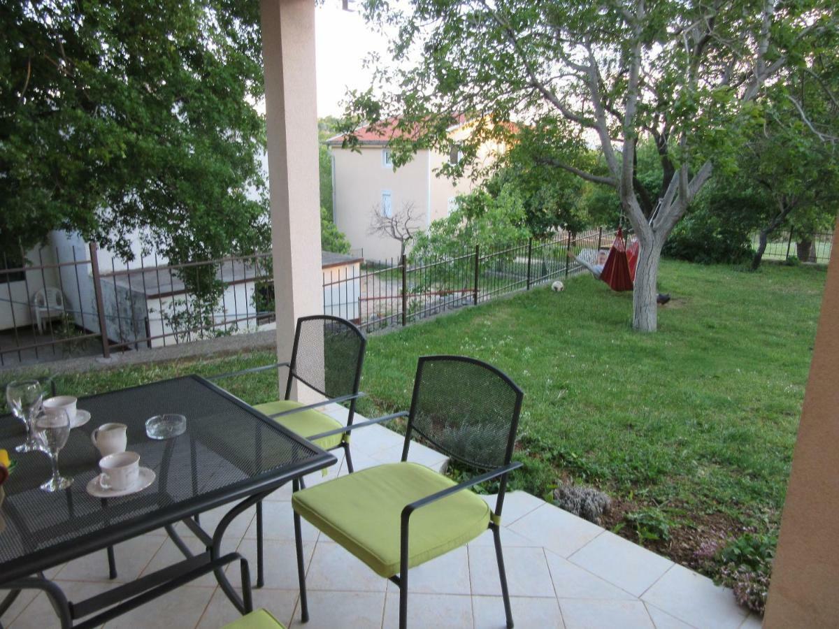 Apartmani Gracijela Karlobag Exterior photo
