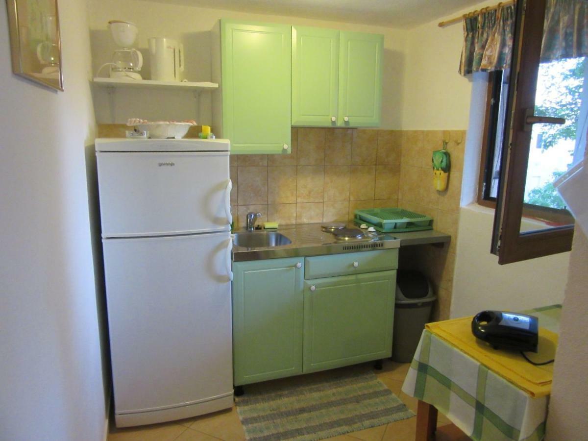 Apartmani Gracijela Karlobag Exterior photo