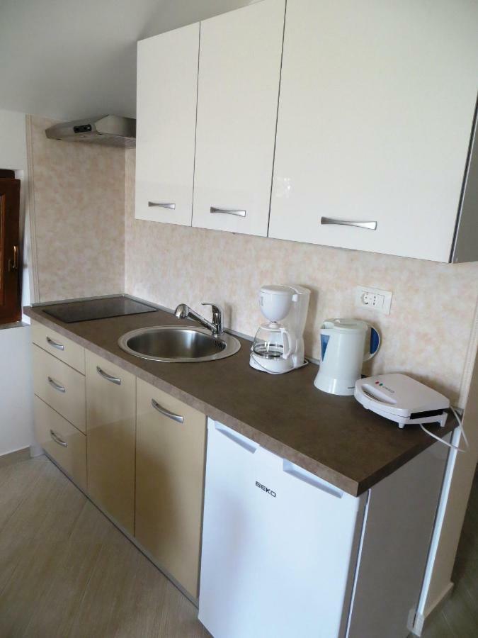 Apartmani Gracijela Karlobag Exterior photo