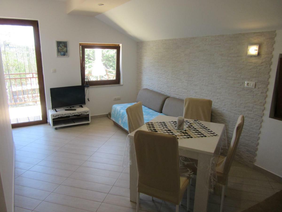 Apartmani Gracijela Karlobag Exterior photo