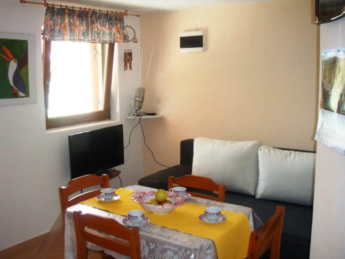 Apartmani Gracijela Karlobag Exterior photo